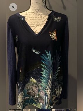 Anthropologie size XS beautiful mixed media long sleeved top excellent condition